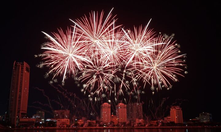 Màn trình diễn pháo hoa đỉnh cao của Italy và Mỹ bên sông Hàn