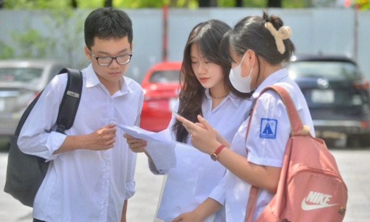 Không chờ điểm thi lớp 10, nhiều gia đình rốt ráo tìm phương án dự phòng cho con