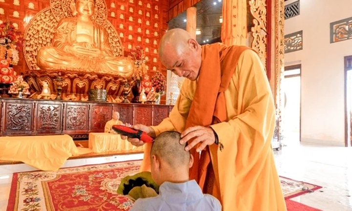 Thế nào là xuất gia và xuất gia gieo duyên?