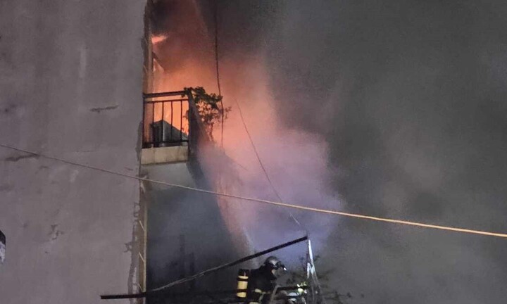 Cháy cửa hàng bán đồ điện trong mưa lớn ở Hà Nội, nghi có người mắc kẹt