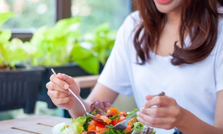 5 thói quen ngay sau bữa ăn âm thầm hủy hoại cơ thể bạn