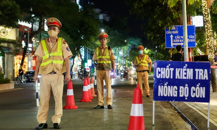 Công an xã có được thổi nồng độ cồn?