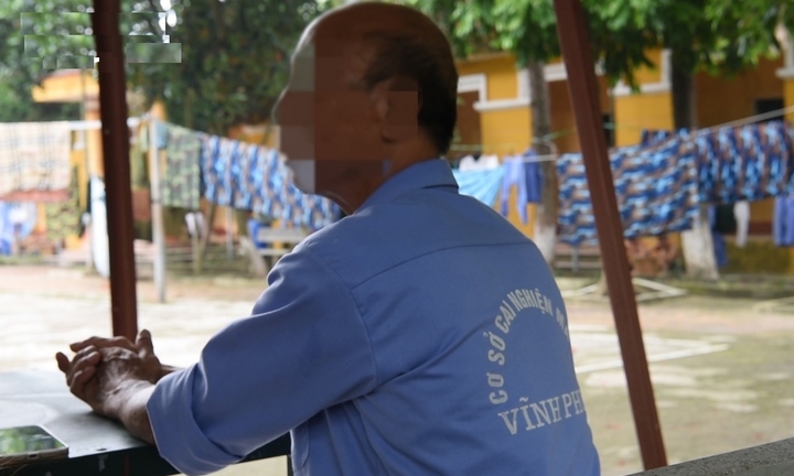 Éo le con đường sa vào ma túy của người cao tuổi