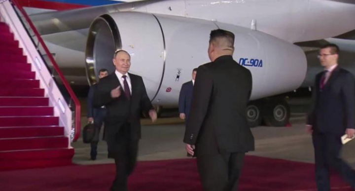 Ông Kim Jong-un đích thân đón Tổng thống Putin tại sân bay
