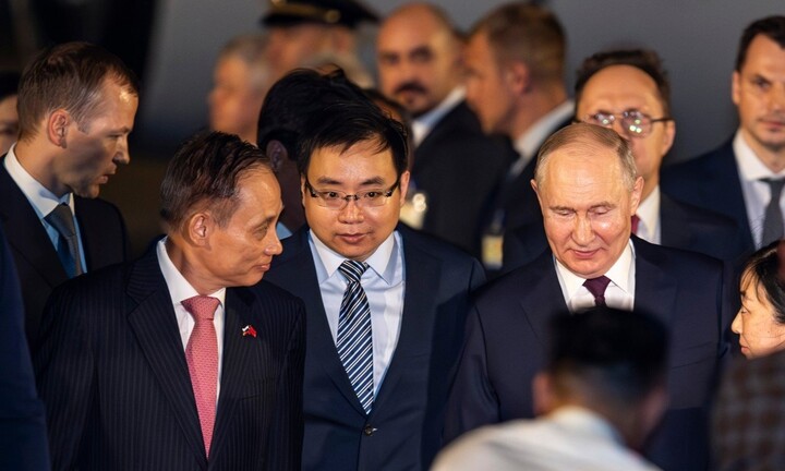 Tổng thống Nga Putin tới Hà Nội, bắt đầu chuyến thăm Việt Nam