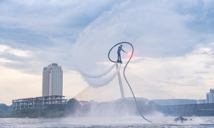 Show 'đạp gió rẽ sóng' đầu tiên tại Đà Nẵng có giá vé ưu đãi chỉ từ 100.000 đồng