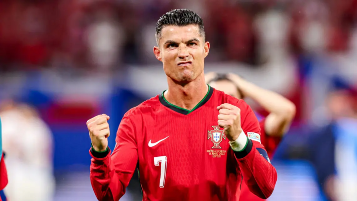 Chỉ đá trận thủ tục, HLV Bồ Đào Nha vẫn xếp Ronaldo đá chính