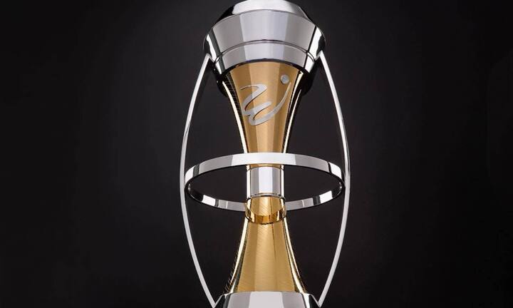 CLB Đà Nẵng nhận cúp vô địch được thiết kế riêng tại Anh