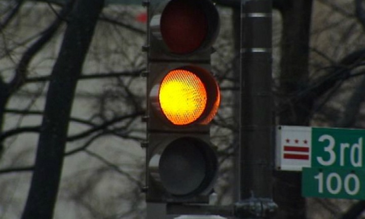 Thế giới quy định thế nào về đèn vàng?