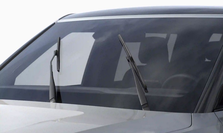 Cần gạt mưa hoạt động không chịu dừng, xử lý thế nào?