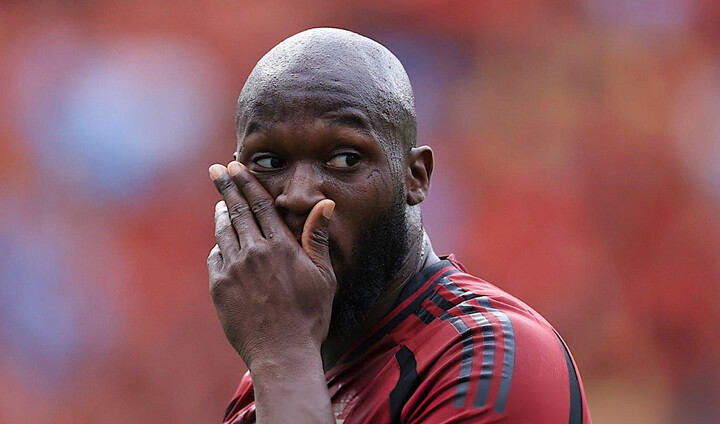 Lukaku quá xui: Giơ tay xin bóng cũng việt vị, lần thứ 3 mất bàn thắng