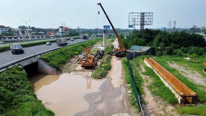 Công trường ảm đạm tại dự án nút giao trọng điểm hơn 3.200 tỷ đồng của Hà Nội 