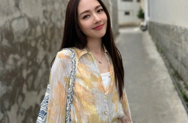 Nữ diễn viên phim 'Tiểu thời đại' hé lộ cứ ăn cơm là bị loét, nứt miệng