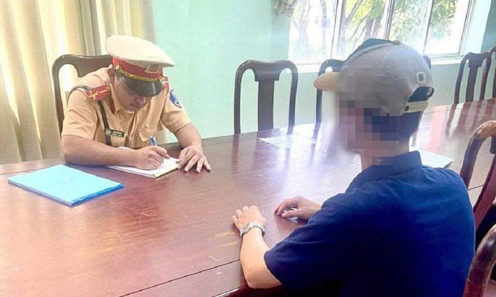 Phạt tài xế lái xe đối đầu ô tô đi ngược chiều ở Bình Phước 5 triệu đồng