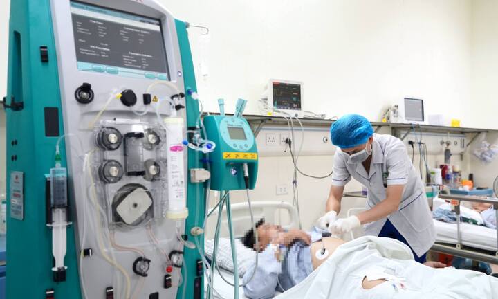 Mỡ máu tăng hơn 40 lần bình thường, người đàn ông vào viện cấp cứu