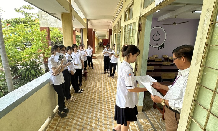 Đi thi tốt nghiệp THPT bằng xe máy, 2 thí sinh bị tai nạn giao thông