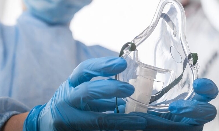 Bác sĩ kể khoảnh khắc cứu nam hành khách khó thở trên máy bay