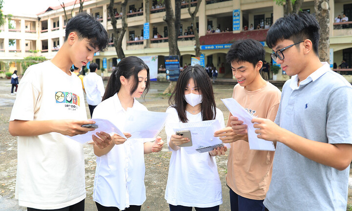 Đề Sử, Địa, Giáo dục công dân thi tốt nghiệp nhiều câu hỏi hay, hiếm mưa điểm 10