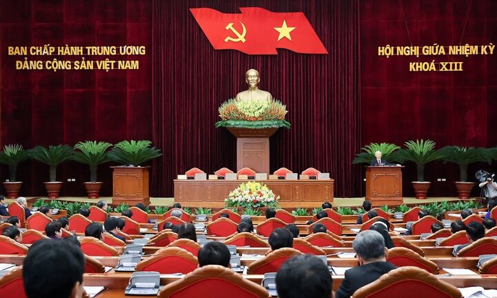 Cấm bố trí người thân làm lãnh đạo ở 13 ngành: Ngăn chặn việc hình thành 'gia tộc quyền lực'