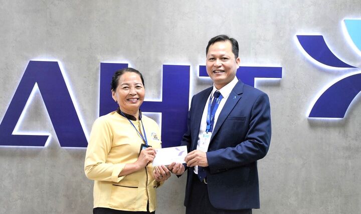 Nữ lao công trả lại gần 1,4 tỷ đồng cho du khách bỏ quên tại Sân bay Đà Nẵng