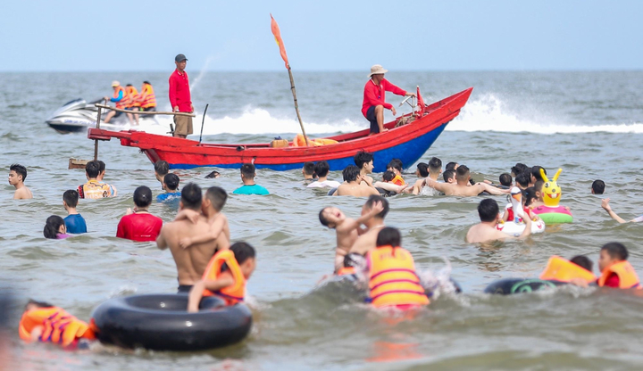Dự báo thời tiết 10 ngày tới và tình hình nắng nóng gay gắt ở Bắc Bộ, Trung Bộ