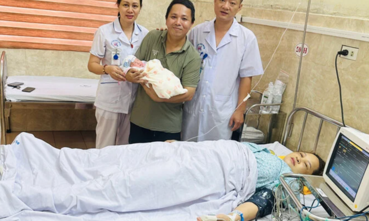 Cứu sống sản phụ sốc mất máu do rau cài răng lược, vỡ tử cung