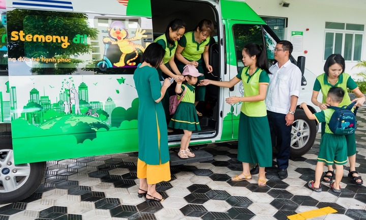 Từ 2025, xe đưa đón học sinh phải có camera, thiết bị cảnh báo chống bỏ quên trẻ