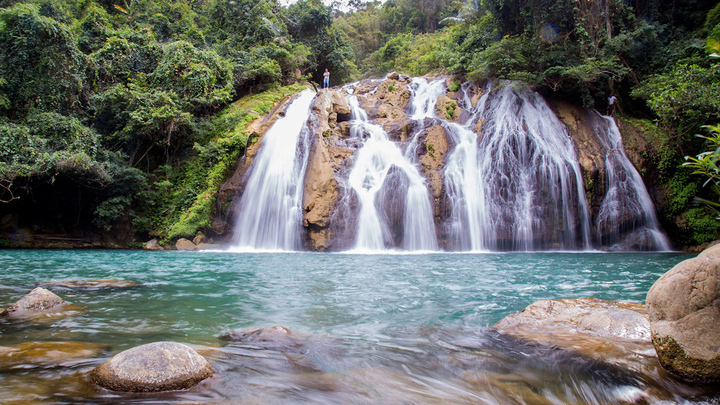 Thác nước 'chữa lành' ở Quảng Trị thu hút du khách 