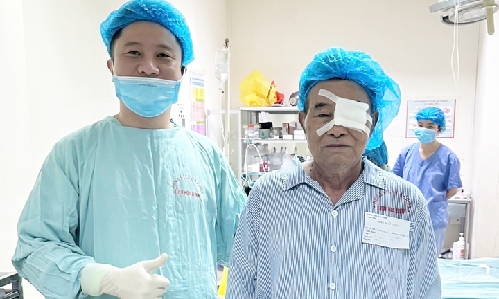 Người đàn ông Lào vượt 1.000 km sang Việt Nam chữa bệnh