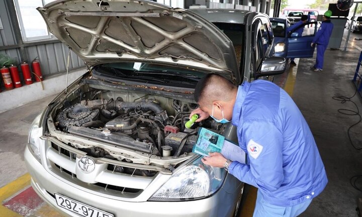 Điều khiển ô tô quá hạn đăng kiểm từ 1 tháng trở lên bị phạt bao nhiêu tiền?