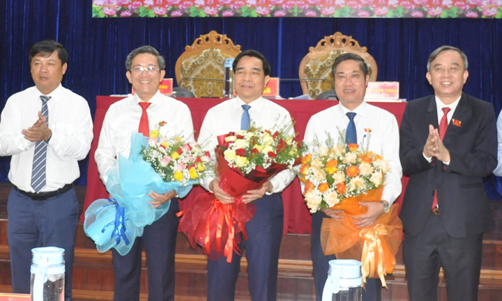 Phê chuẩn kết quả bầu 2 Phó Chủ tịch UBND tỉnh Quảng Nam 