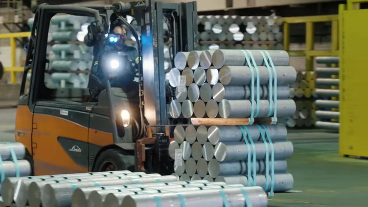 Cận cảnh nhà máy sản xuất nhôm không carbon