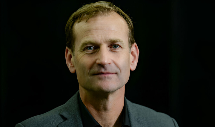 Chủ mới của Man Utd đón ngôi sao đầu tiên, cho làm giám đốc