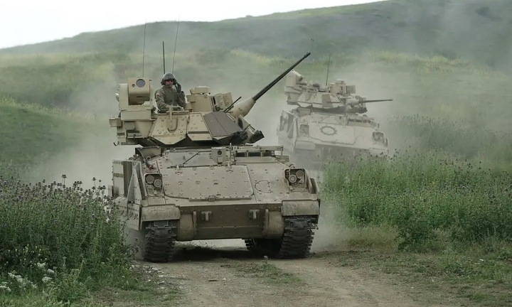 Cận cảnh UAV Nga diệt gọn xe chiến đấu Bradley của Ukraine