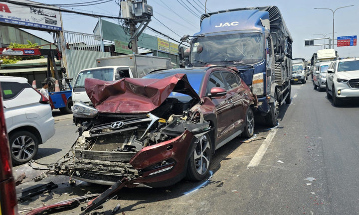 Ô tô không giữ khoảng cách an toàn gây tai nạn bị phạt bao nhiêu tiền?