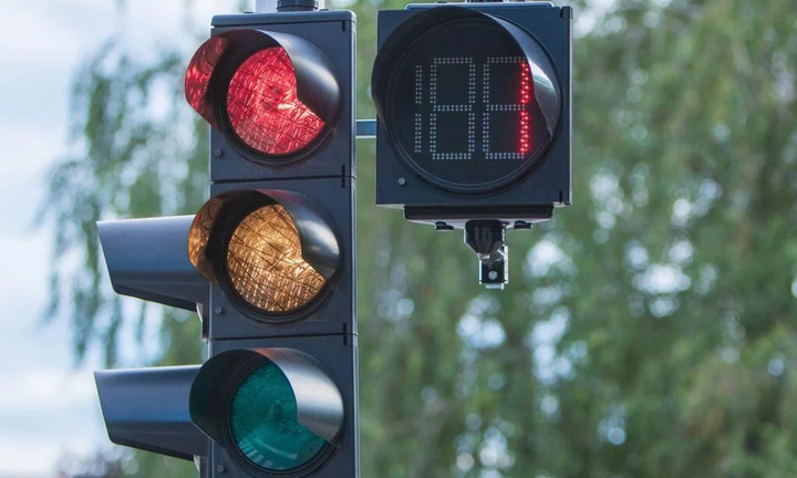 Có đèn đếm giây hay không, những kẻ vô ý thức vẫn cứ vượt đèn đỏ