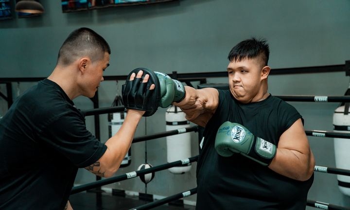 Chàng trai bị suy dinh dưỡng dù nặng 230kg