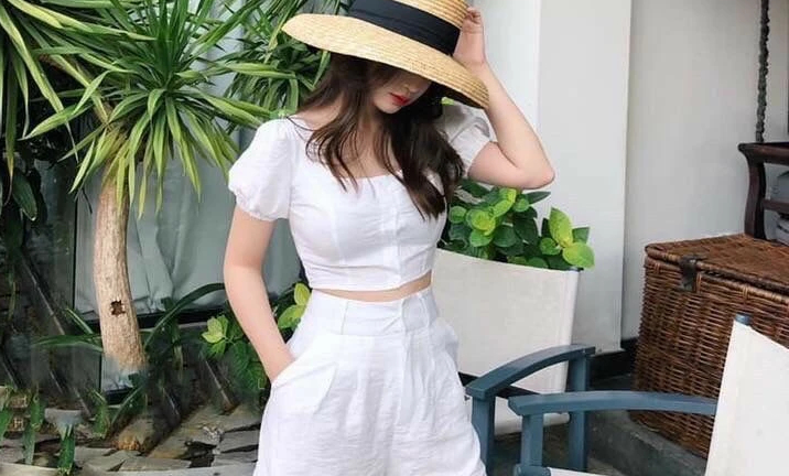Phối đồ tuyệt đẹp với quần shorts trắng