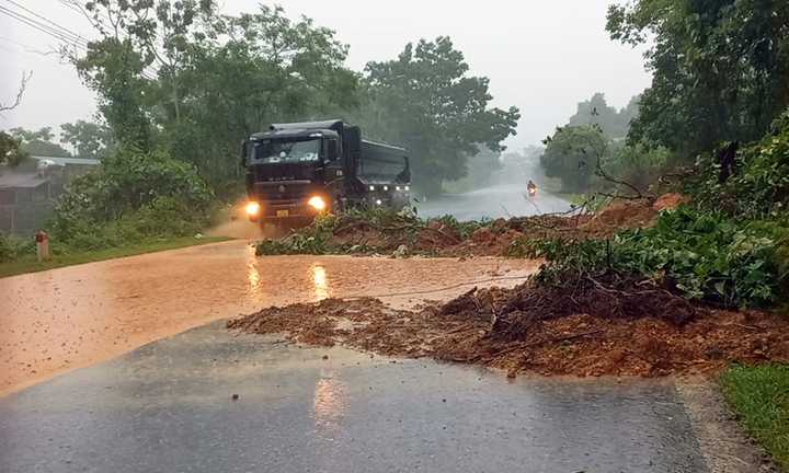 Vùng núi, trung du Bắc Bộ mưa lớn, nguy cơ cao lũ quét và sạt lở tại 16 tỉnh