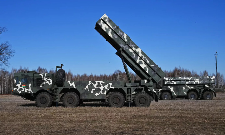 Quân đội Ukraine áp sát biên giới, Belarus nâng mức báo động lên cao nhất