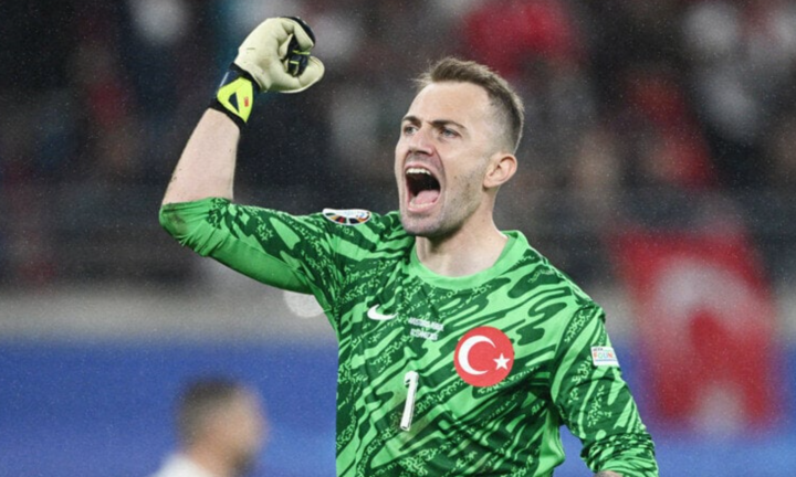 Cứu thua đẹp nhất EURO 2024, thủ môn Thổ Nhĩ Kỳ nhận mưa lời khen