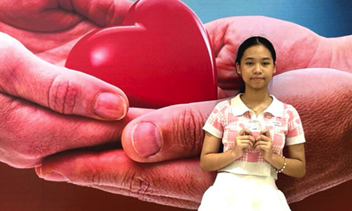 Vừa thi đỗ lớp 10, nữ sinh cùng mẹ đi đăng ký hiến tạng