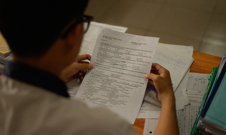 'Con xin lỗi vì đã thi trượt lớp 10, con thật kém cỏi'