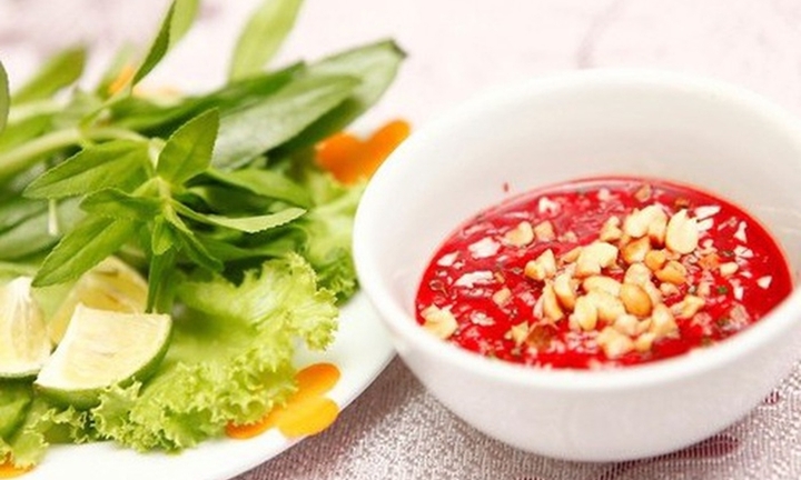 Não đầy sán, ngất xỉu liên tục sau nhiều năm 'ăn tiết canh để chữa bệnh'