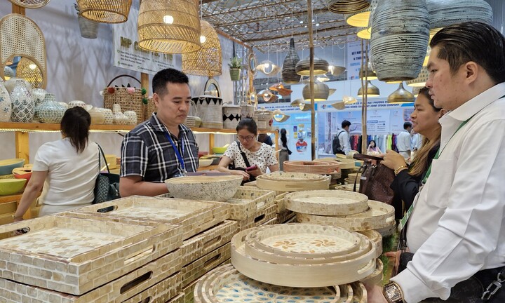 Lương tăng, cổ phiếu nào sẽ mang tiền về cho bạn?