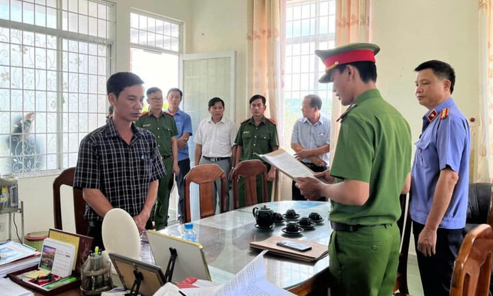 Chiếm đoạt hơn 2,2 tỷ đồng, chủ tịch xã ở Phú Yên bị bắt