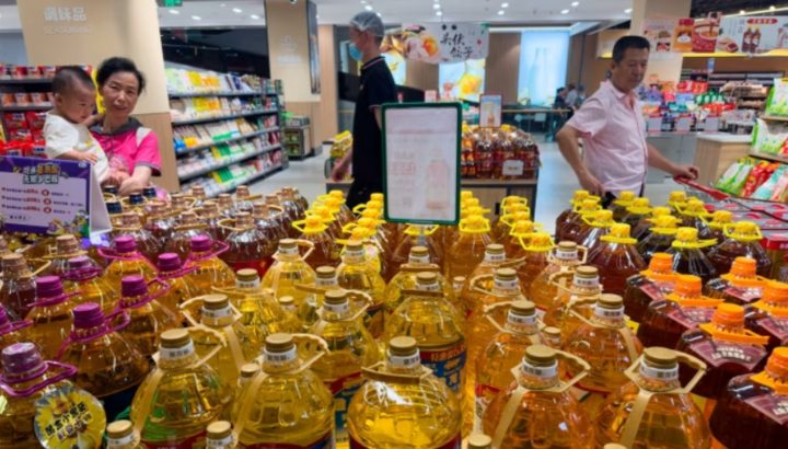 Trung Quốc rúng động bê bối dùng xe bồn hóa chất chở dầu ăn