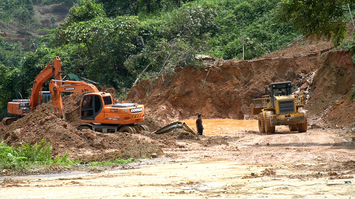 Sạt lở kinh hoàng ở Hà Giang: Kết thúc tìm kiếm nạn nhân, tập trung thông đường