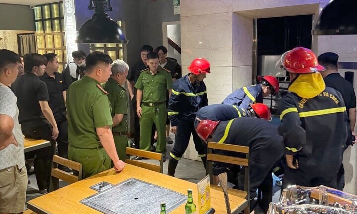 Giải cứu 9 người mắc kẹt trong thang máy nhà hàng TP.HCM