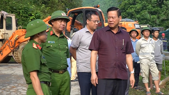 Chủ tịch Hà Giang chỉ đạo hơn 300 cán bộ, chiến sỹ tìm kiếm nạn nhân vụ sạt lở